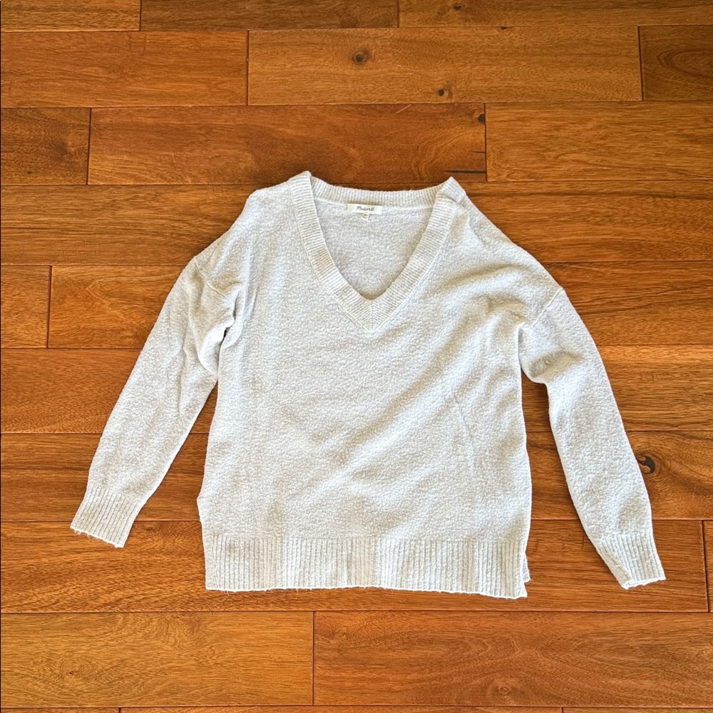 Madewell V-Neck Sweater in Light Gray